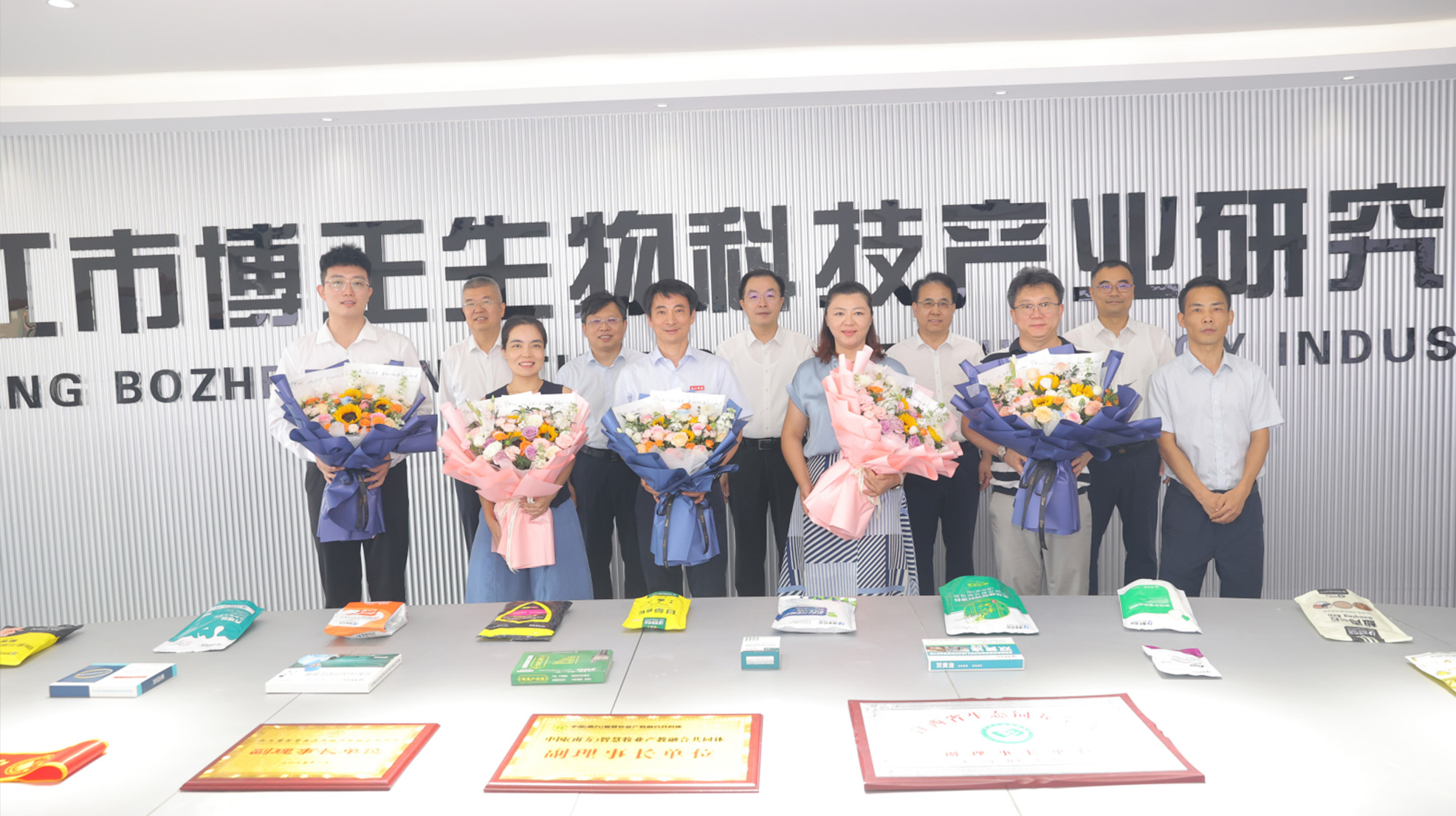 市委副书记、市长邓永翔来校看望慰问科研工作者